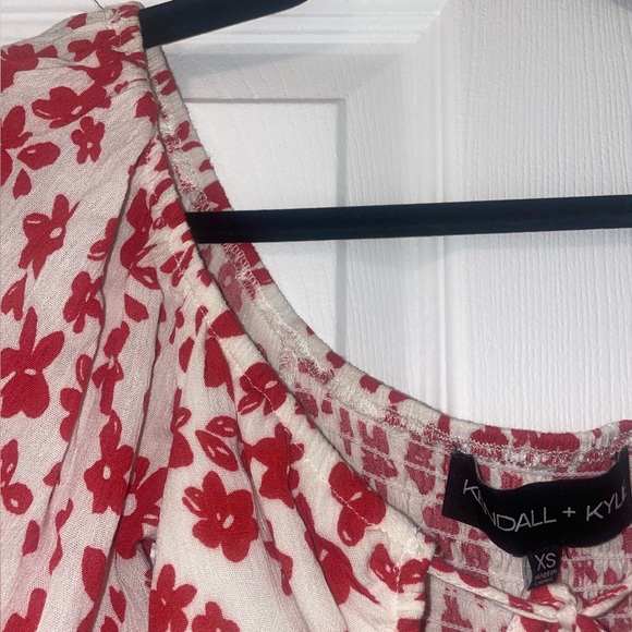 Kendall and Kylie shirt floral crop top - Picture 3 of 6